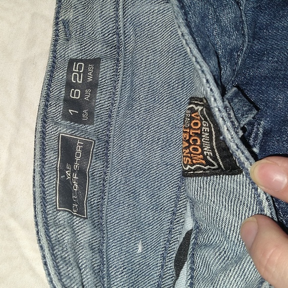 Volcom shorts, size 1 - Picture 2 of 5